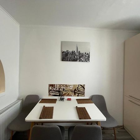 Soho Apartment Fagaras - 1 Bedroom & Extensible Couch المظهر الخارجي الصورة