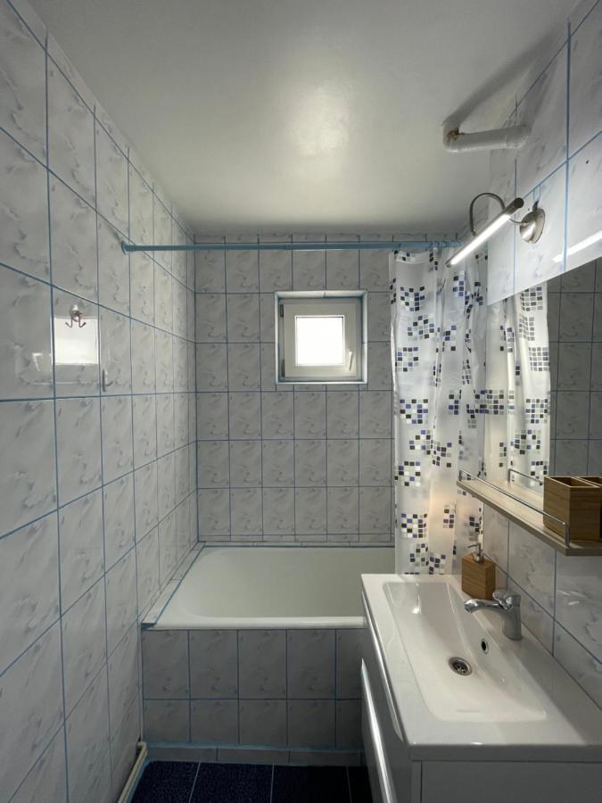 Soho Apartment Fagaras - 1 Bedroom & Extensible Couch المظهر الخارجي الصورة